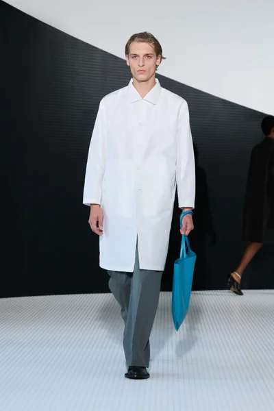 Look 48